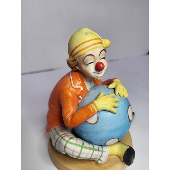 Vintage Lefton China Collectables 4.5" Clown Holding Ball Hand Painted 02355 - Picture 6 of 8